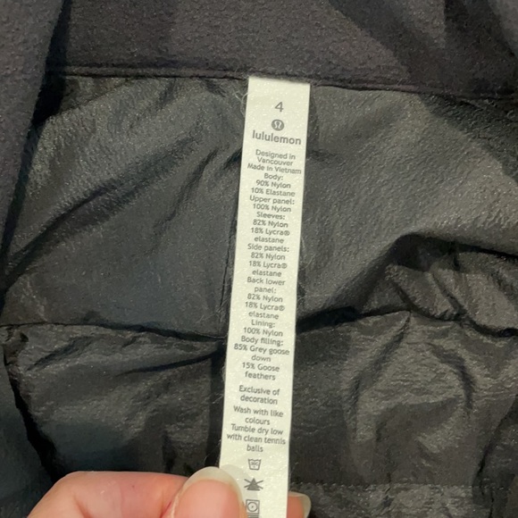 Lululemon Down For It All Black Size 4 EUC - Picture 6 of 8